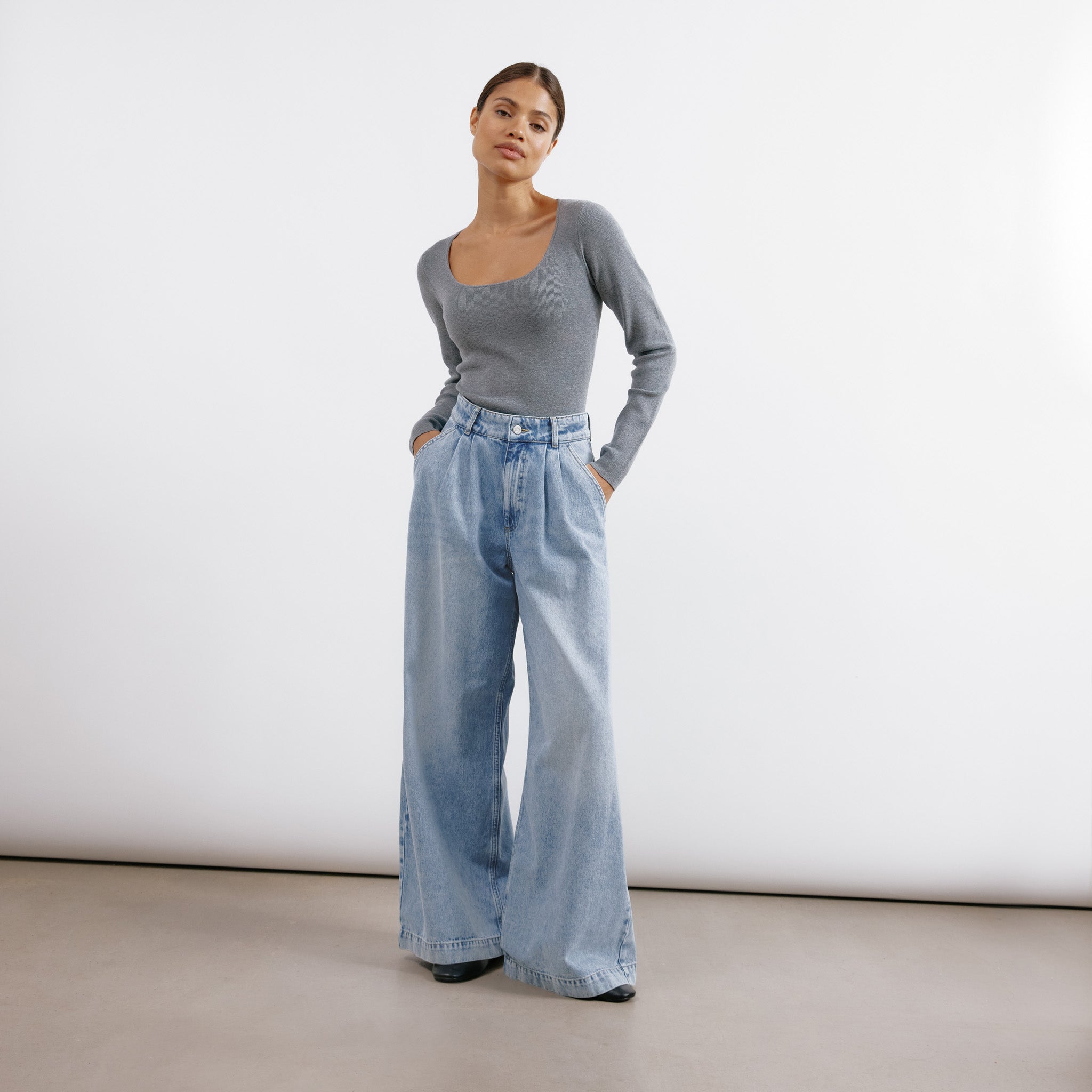 Wide Pleat Jean Light Wash | Sustainable Womenswear | Albaray