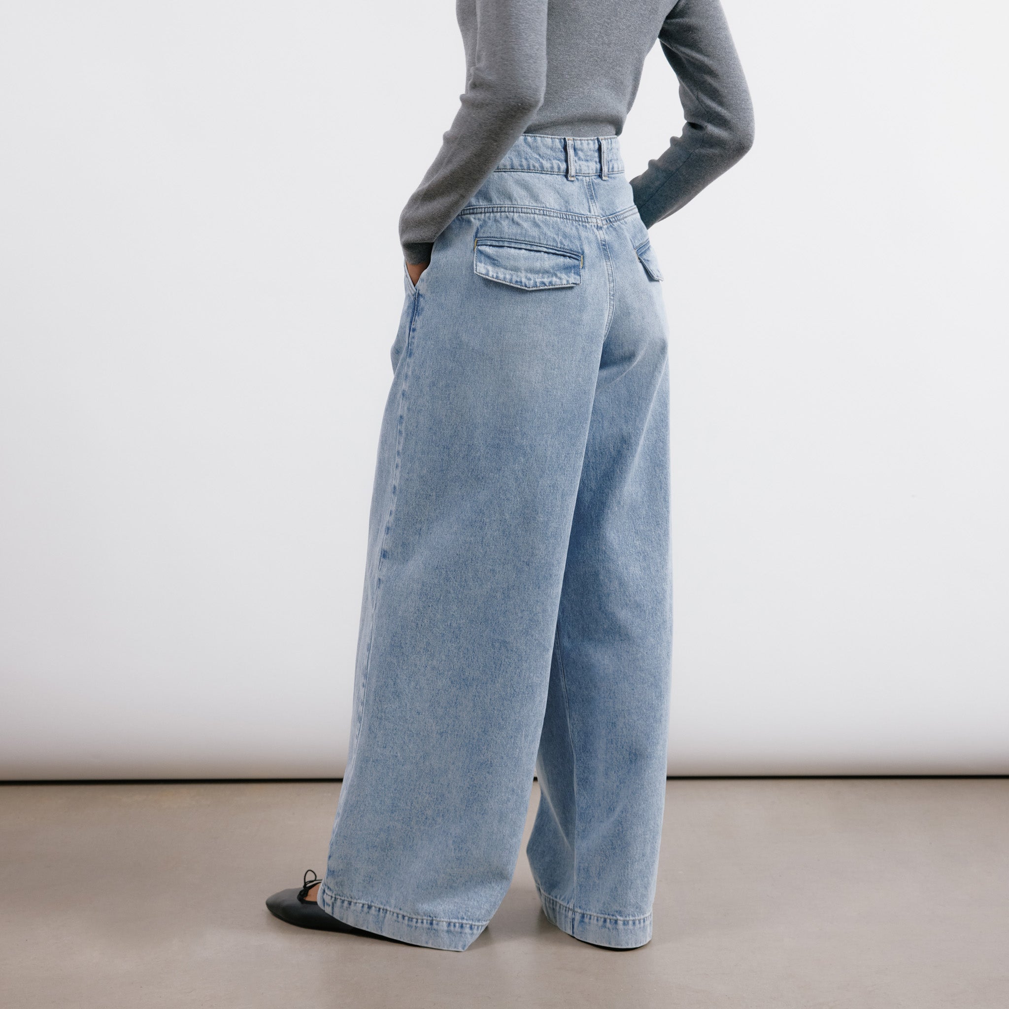 Light Wash Wide Pleat Jean