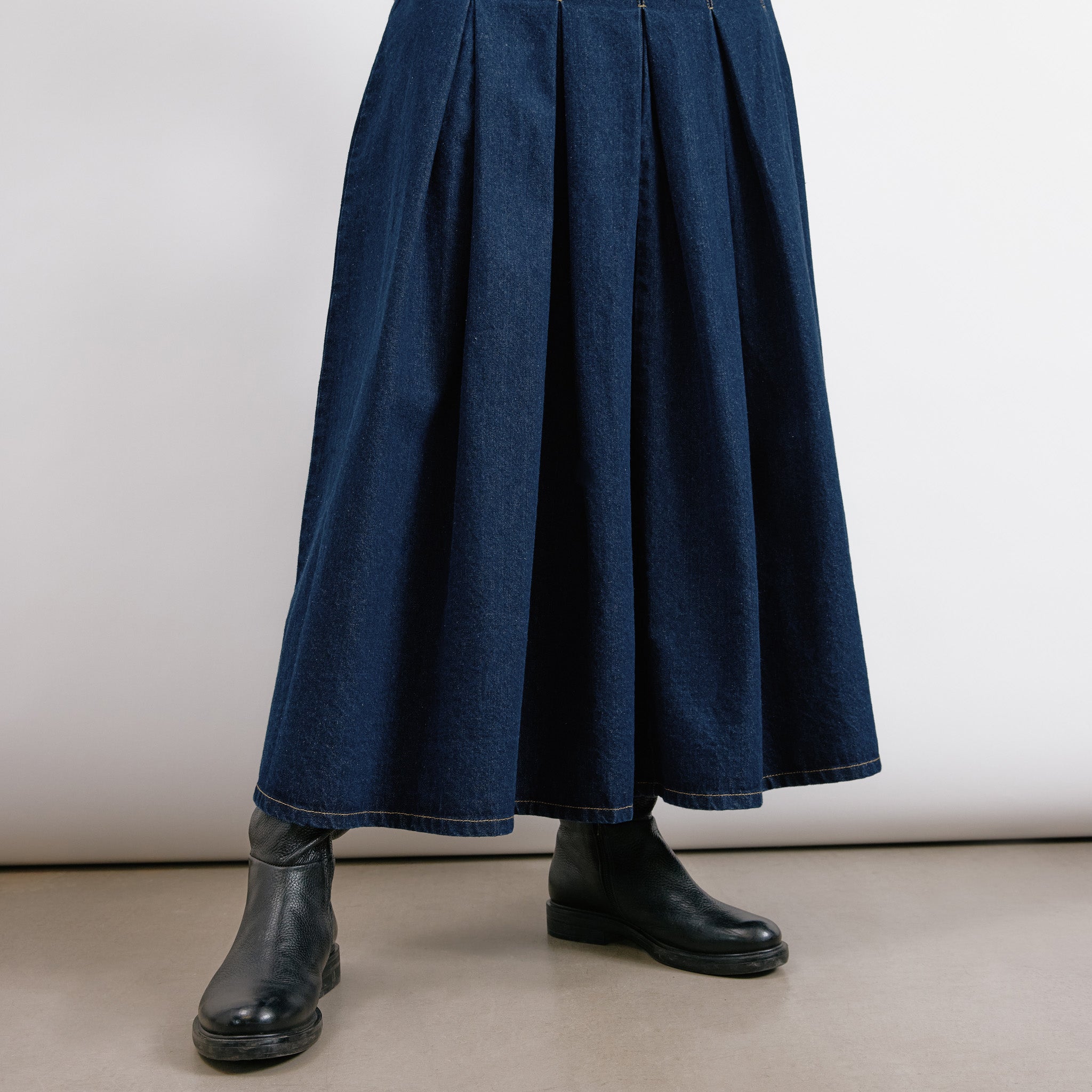 Denim pleated midi skirt fashion